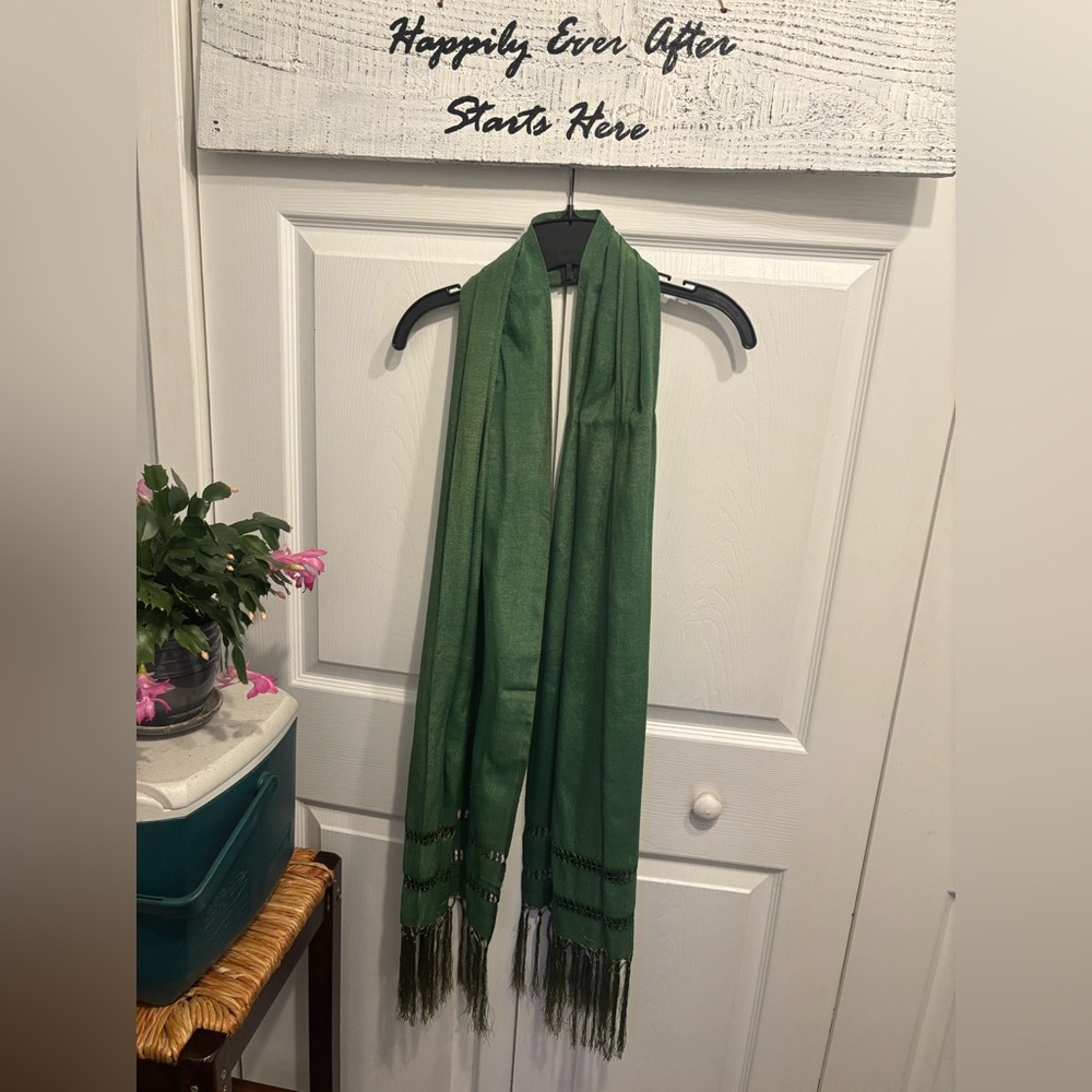 Long Emerald Green Scarf With Quality Fringe Detailing on Both Ends - Picture 3 of 4